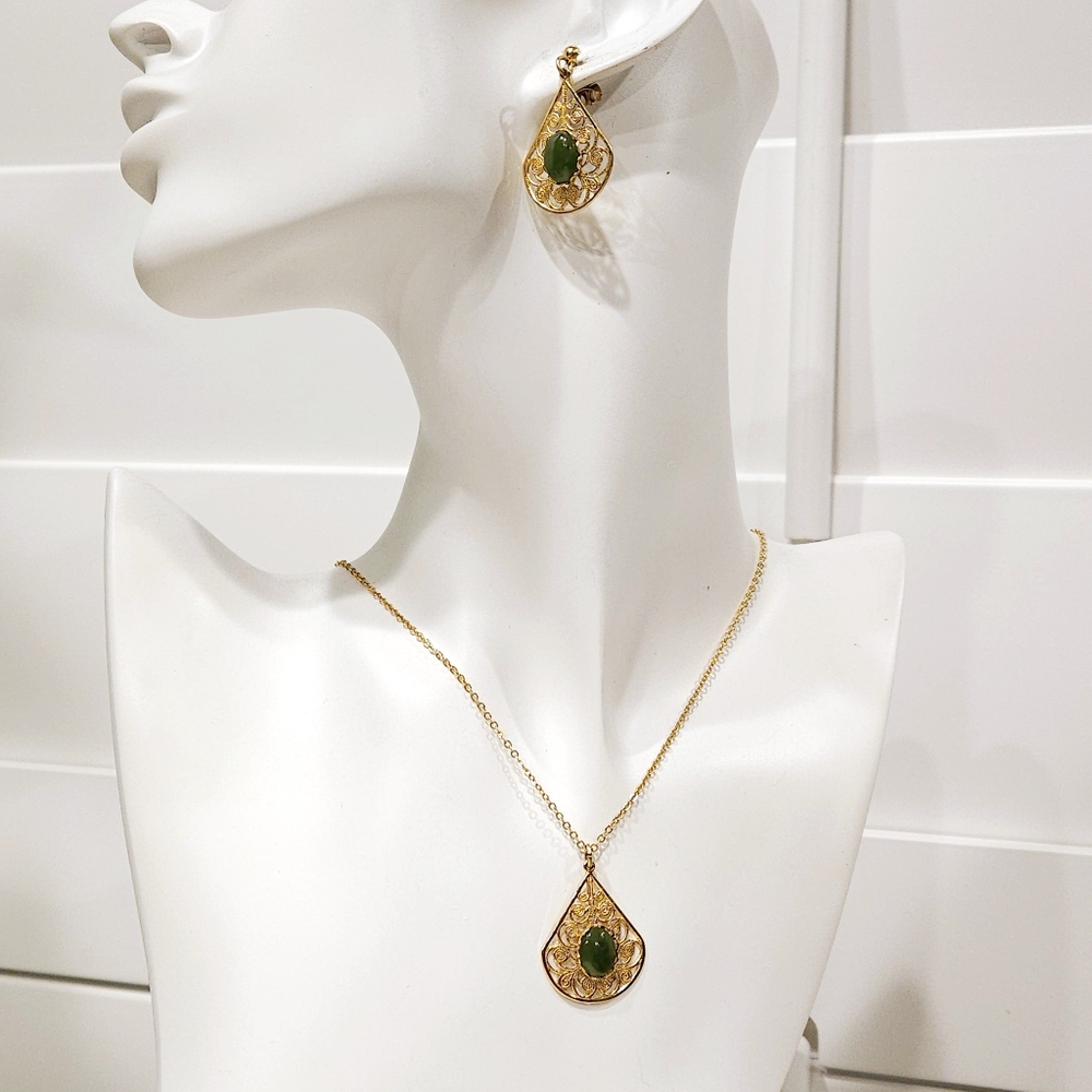 Vintage Nephrite Jade Jewelry Set, Gold Plated Pendant Necklace & Earrings